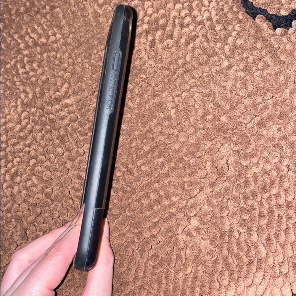 Used iphone 8plus otterbox - Picture 5 of 7
